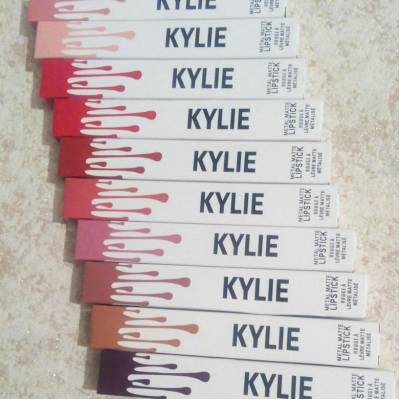 Помада матовая Kylie Matte Lipstick Metal Talise